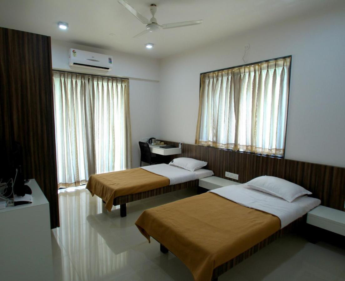 ناسيك Aashiyana Inn المظهر الخارجي الصورة